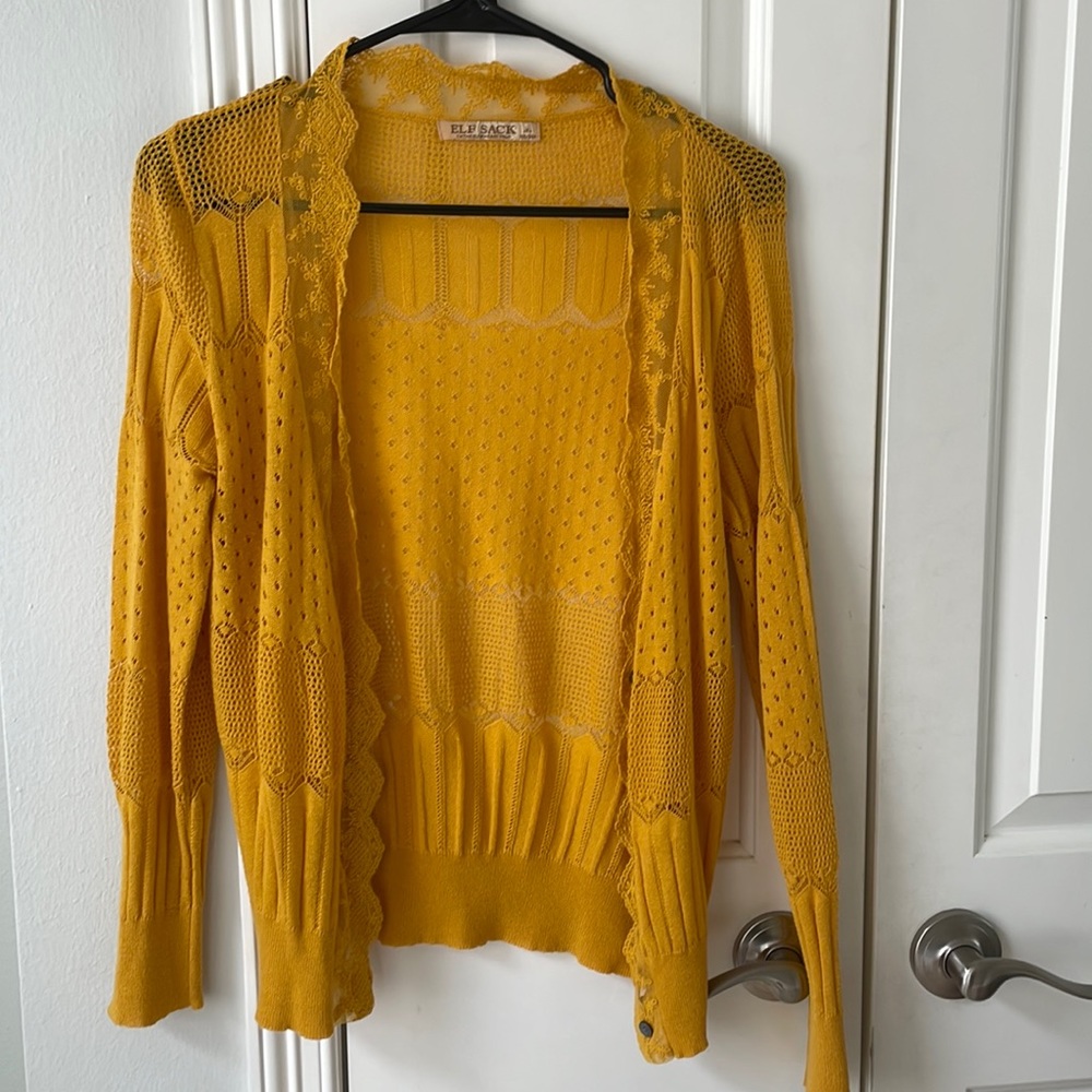 Cardigan knit lace preowned good condition